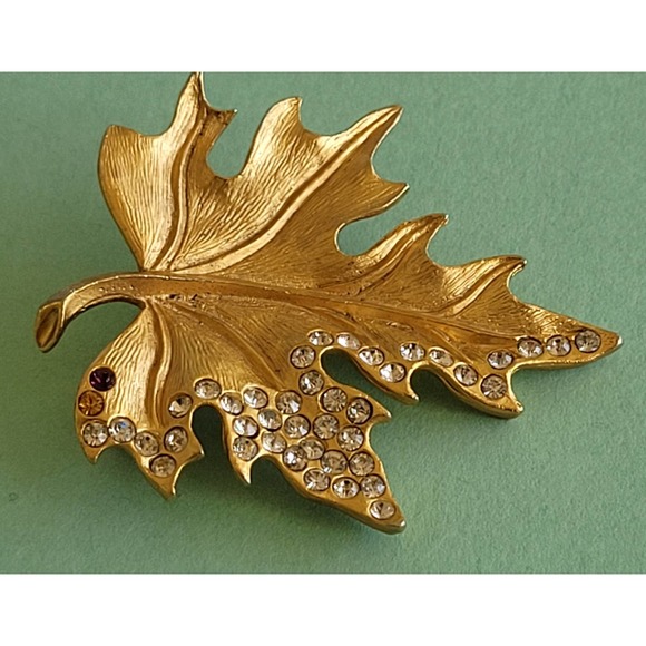 Vintage Leaf Brooch with Rhinestones - Stamped by Manufacturer - Picture 8 of 10